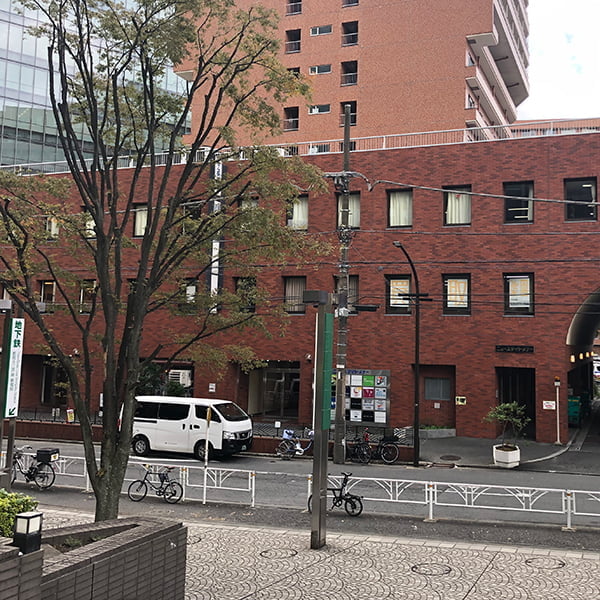 リザライ「東京店」のビルの外観写真
