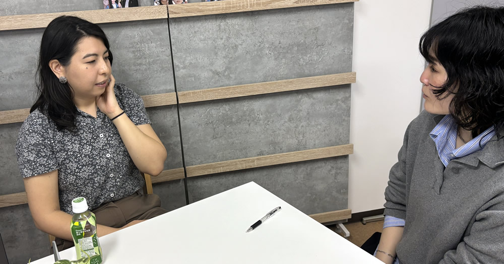 コンシェルジュとアシュ様の対談風景