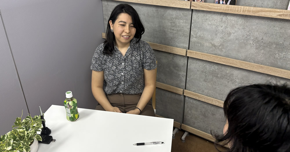 コンシェルジュとアシュ様の対談風景